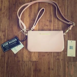 NWT Steve Madden Charging Crossbody / Wristlet